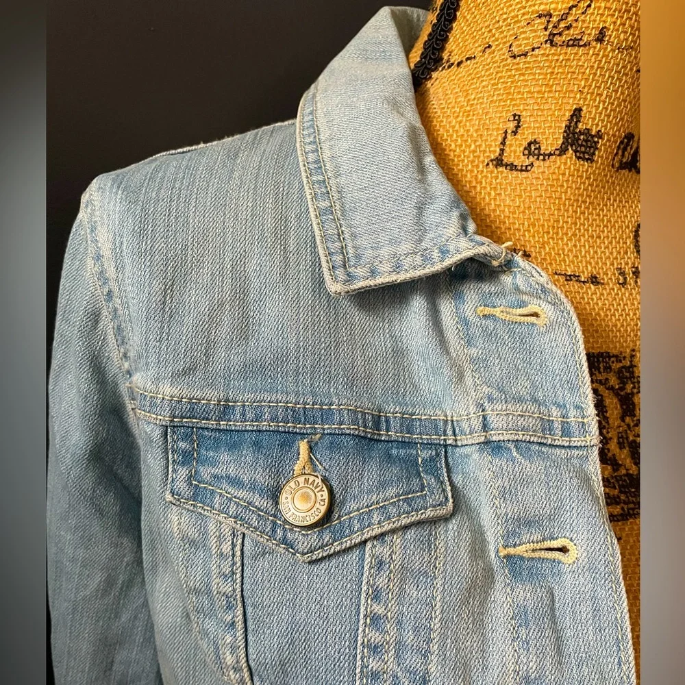 Small Petite Old Navy Shrunken Denim Jacket Light - Picture 2 of 7